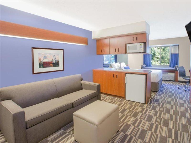 Microtel Inn And Suites Manistee Extérieur photo