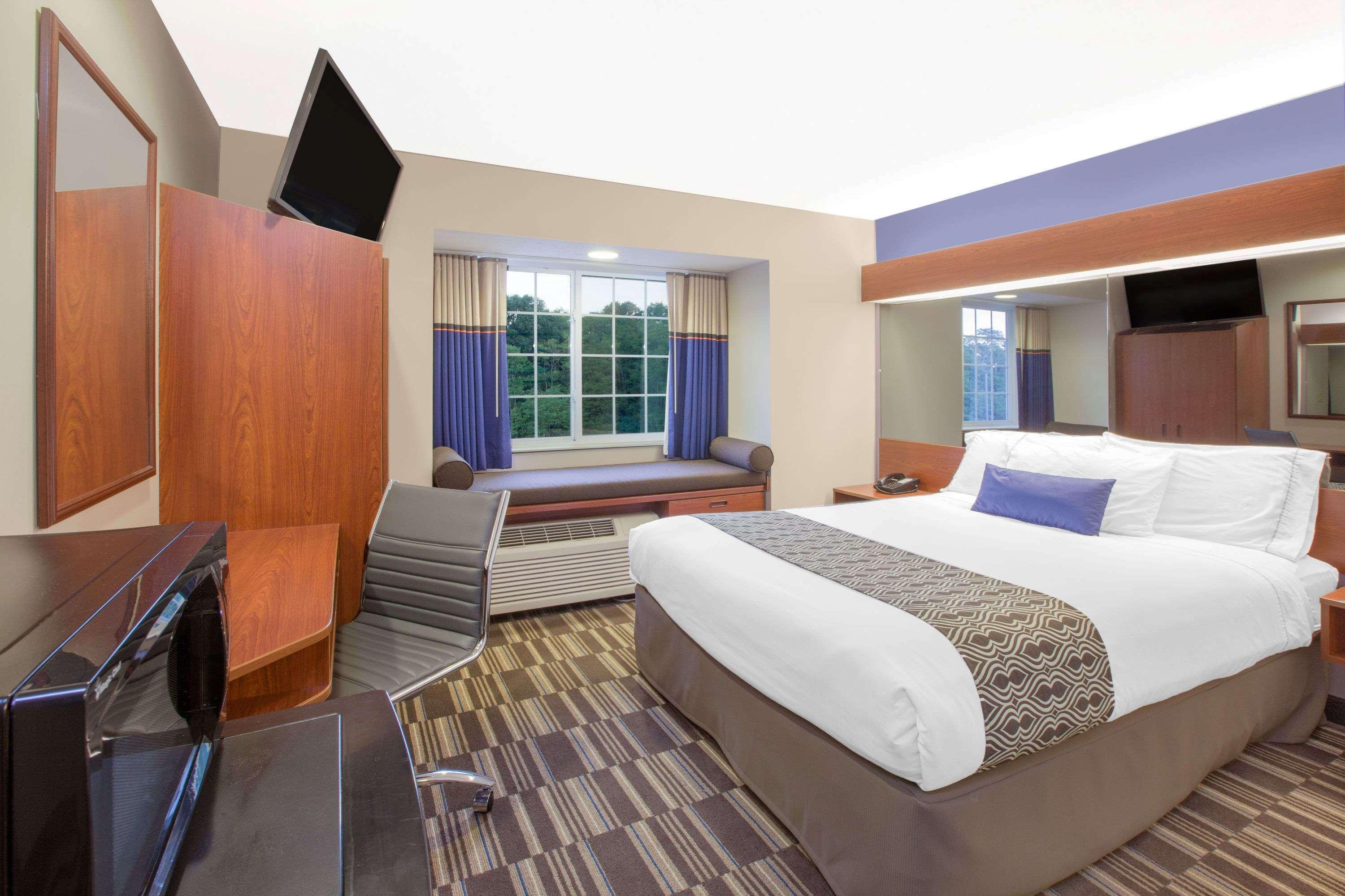 Microtel Inn And Suites Manistee Extérieur photo
