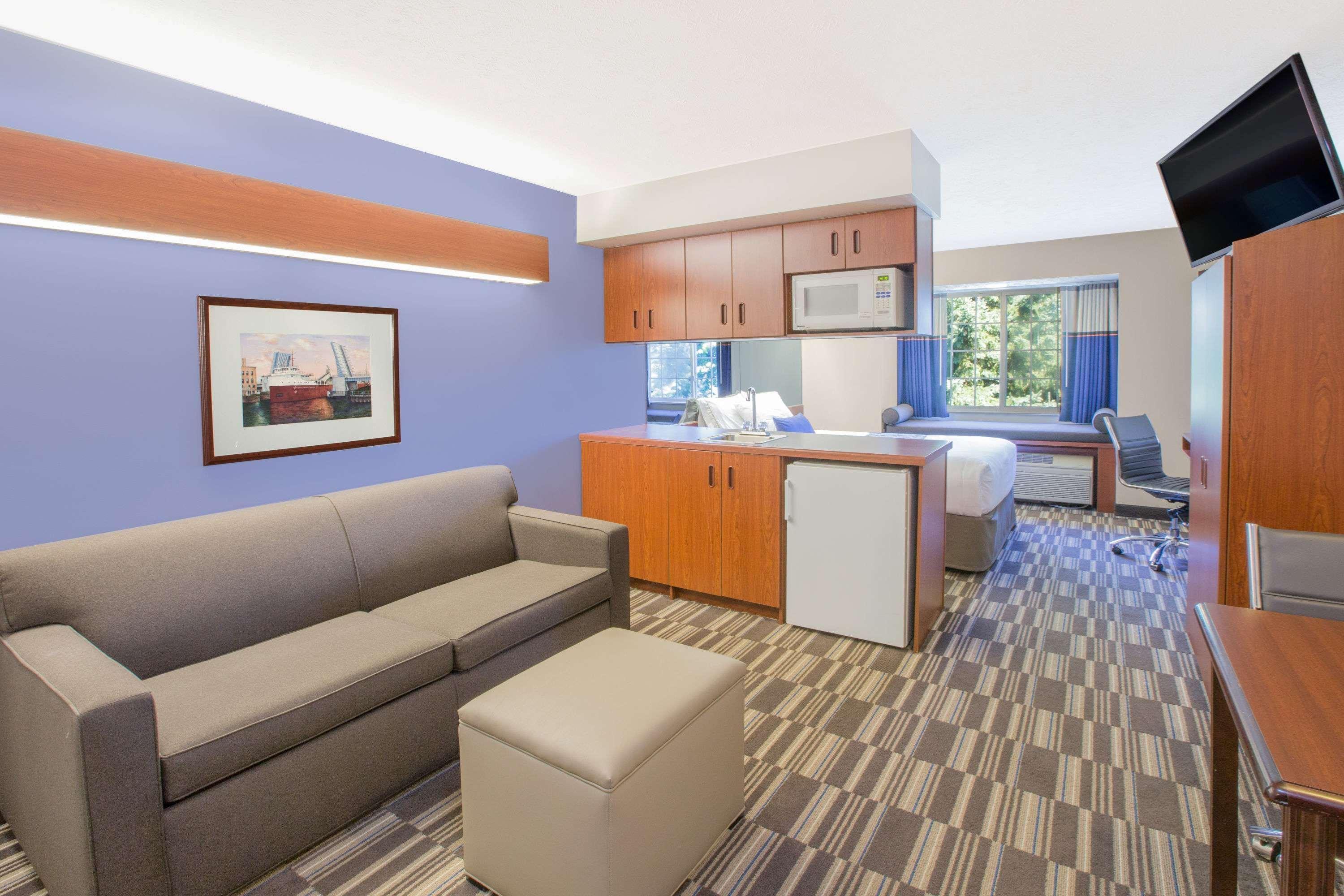 Microtel Inn And Suites Manistee Extérieur photo