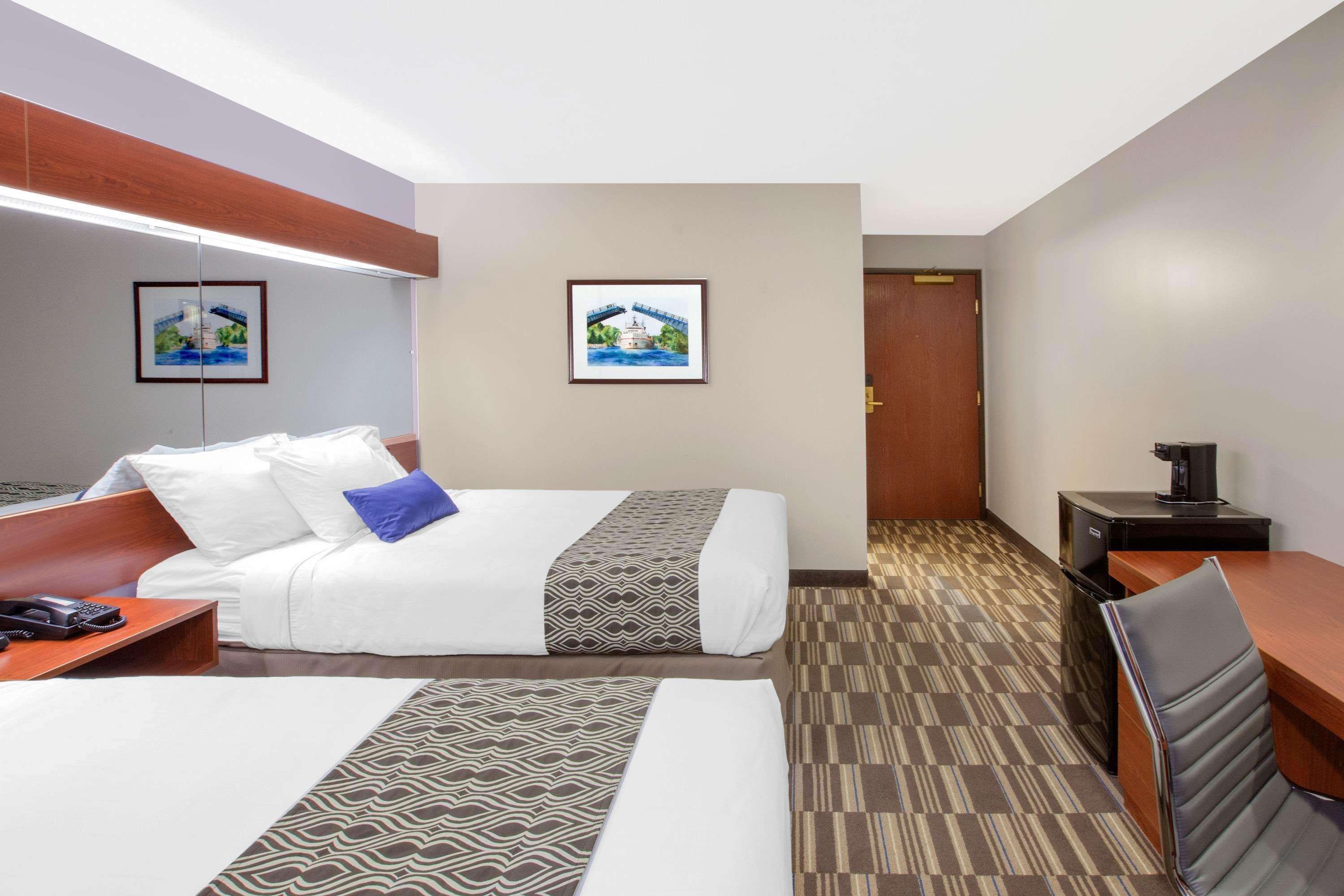 Microtel Inn And Suites Manistee Extérieur photo